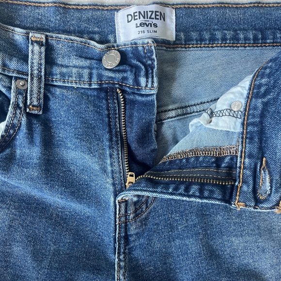 Like New Condition Men’s Denizen by Levi’s 216 Slim Fit Jeans Size 28x30 - Picture 3 of 5